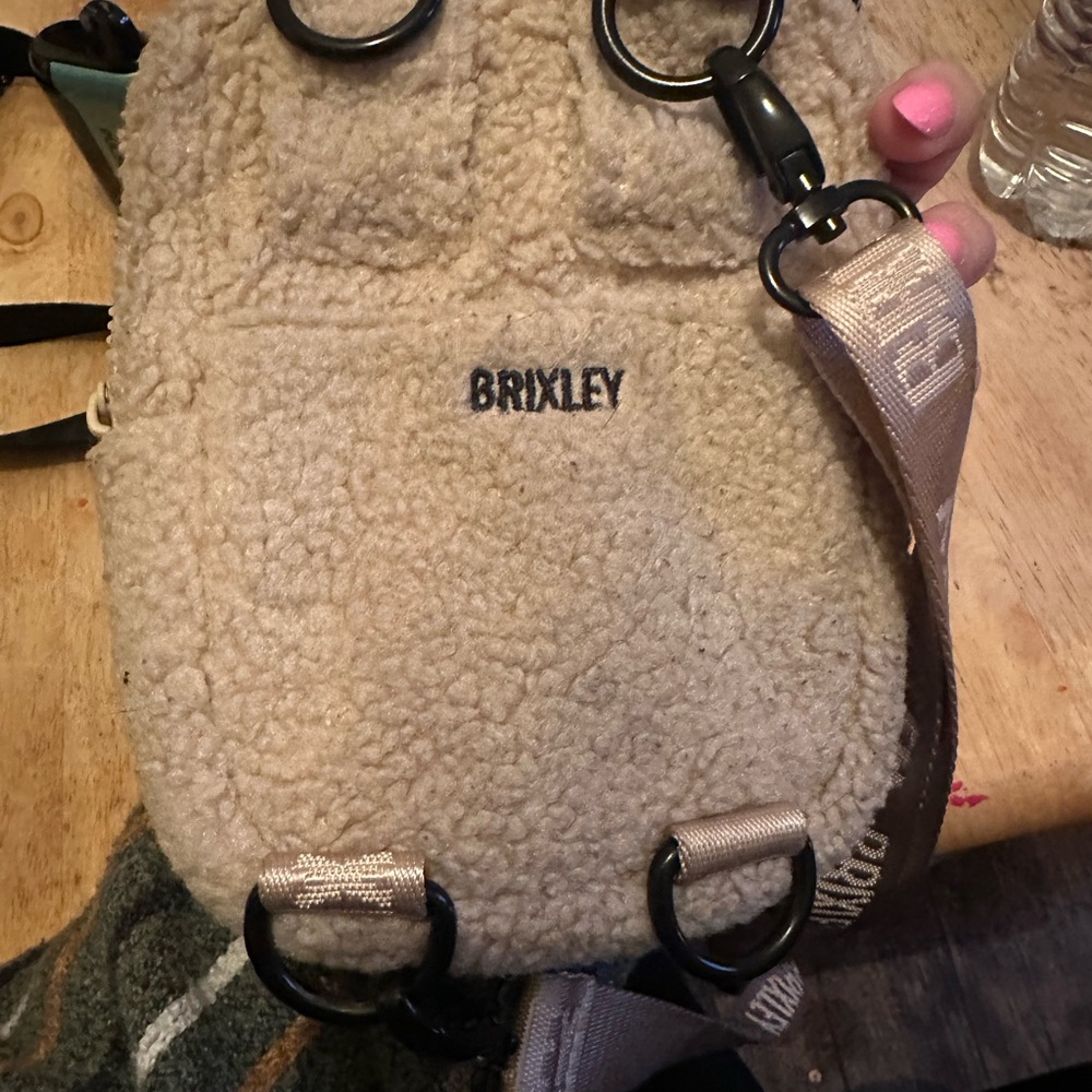 Sherpa Brixley Crossbody - Picture 2 of 2